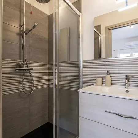 Apartment Moderna By Propertize